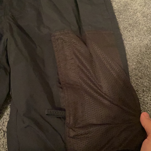 UO exclusive navy cargo pants with pockets. 💙 - Picture 2 of 4